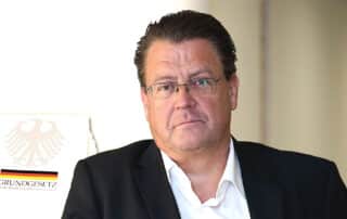 Keine ideologischen Exzesse im Grundgesetz